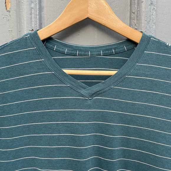 Lululemon 5  Year Basic V-Neck, size Medium - Picture 6 of 7
